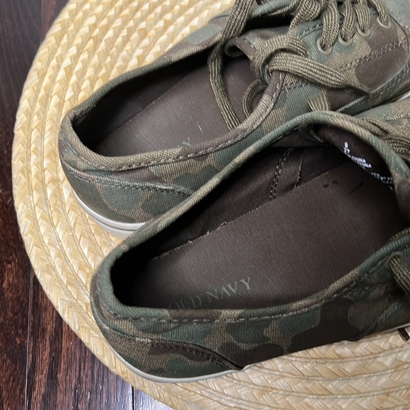 Minimalist Green Camo LaceUp Canvas Sneakers Size 9 - Picture 12 of 13